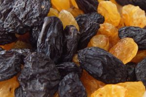 Can babies eat Raisins